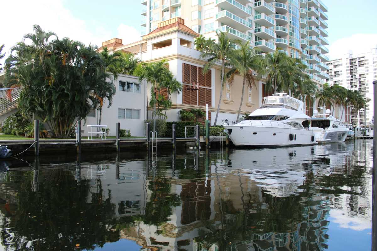 Charter a Yacht This Summer and Enjoy The Florida Keys the Right Way