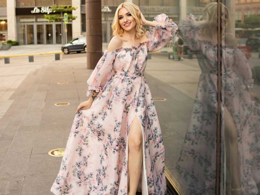 9 Incredible Maxi Dresses for an Elegant Look Anywhere 